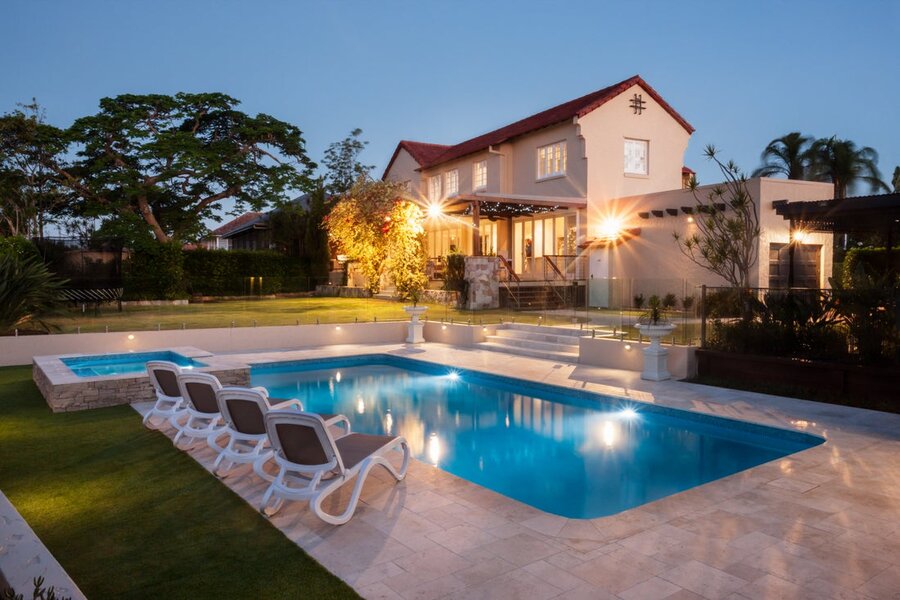 IS IT TIME TO UPGRADE YOUR OUTDOOR LIGHTING?